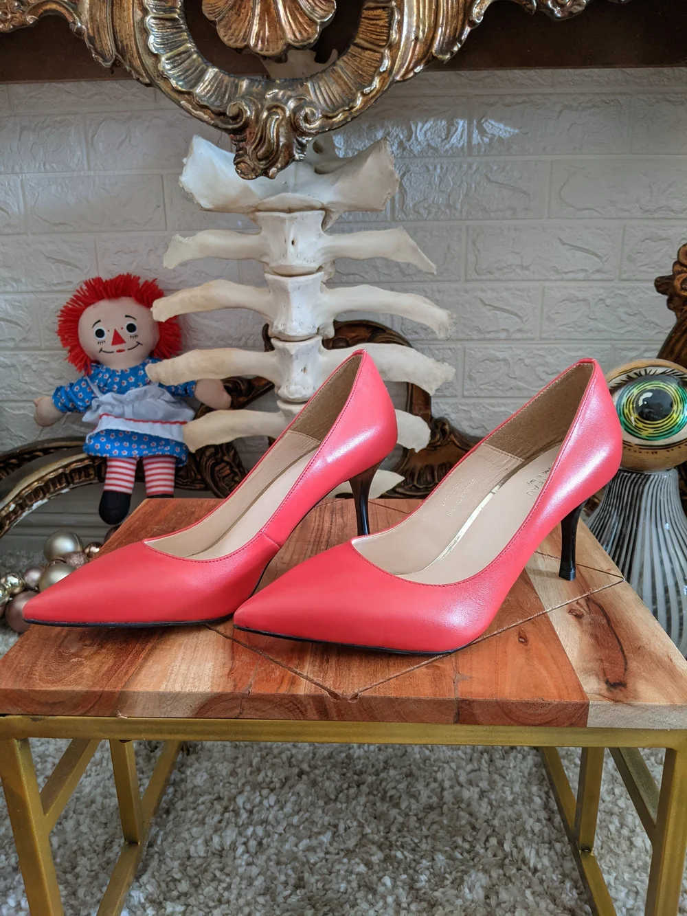 Le Château Red Pointed Toe Heels Size 8 - Picture 3 of 5